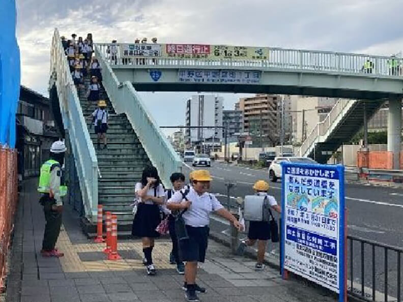 小学生・幼稚園児 見守り員配置 大阪府