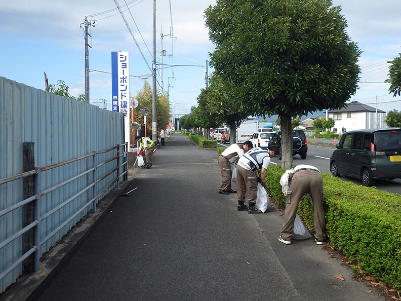 道路清掃活動（88クリーンウォークへの参加） 香川県